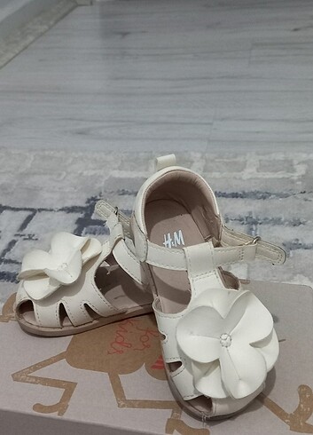 22 Beden H&M sandalet