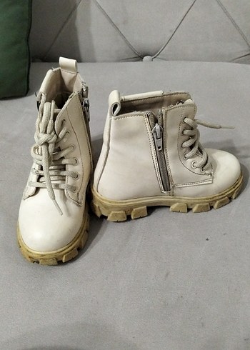 Beyaz Topuklu Sokak Stili Kız Çocuk Botu - Görsel 2