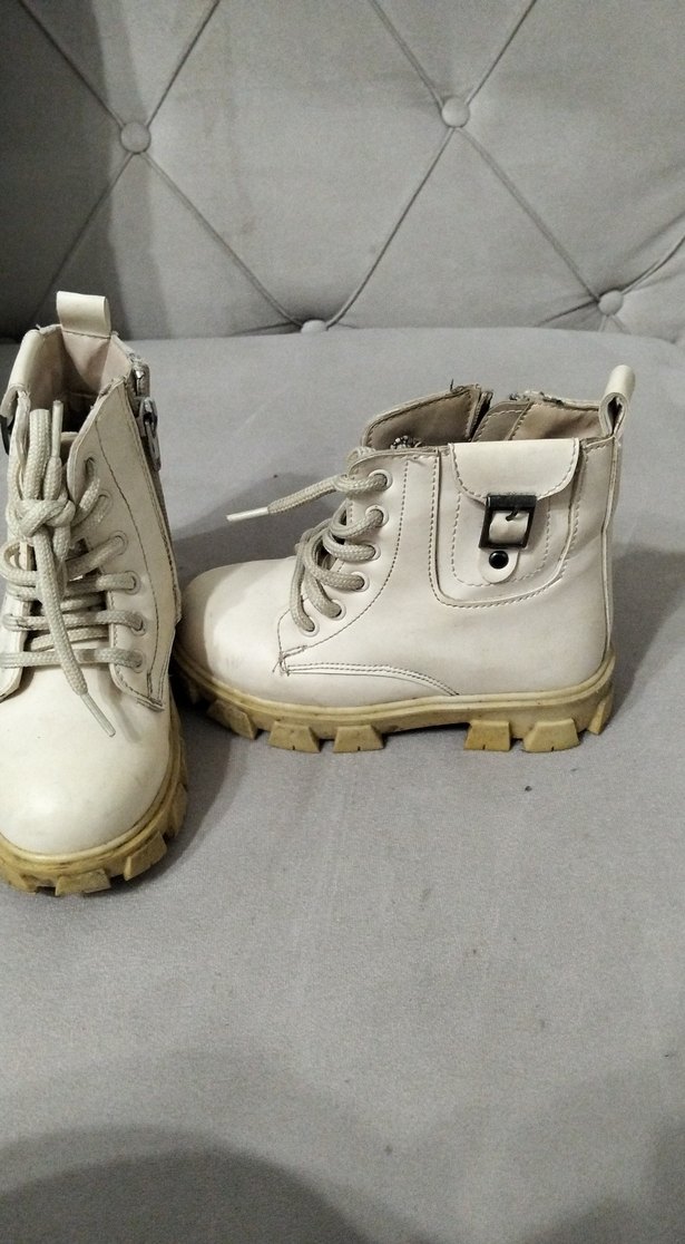 Beyaz Topuklu Sokak Stili Kız Çocuk Botu - Görsel 4