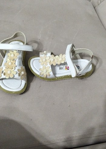 Kız Çocuk Beyaz Çiçekli Tokalı Sandalet - Görsel 2