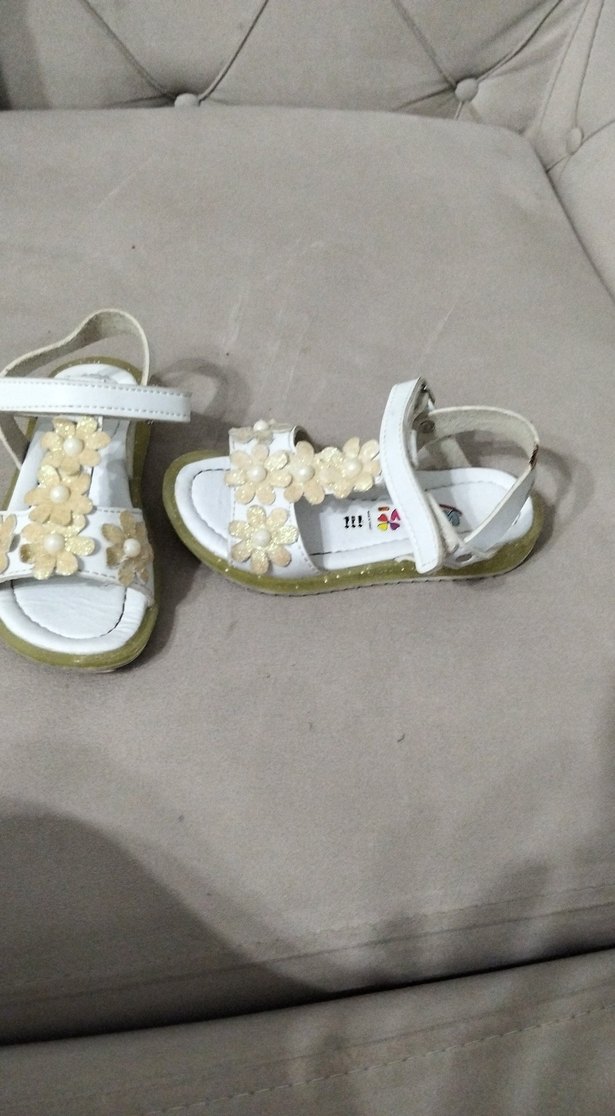 Kız Çocuk Beyaz Çiçekli Tokalı Sandalet - Görsel 2