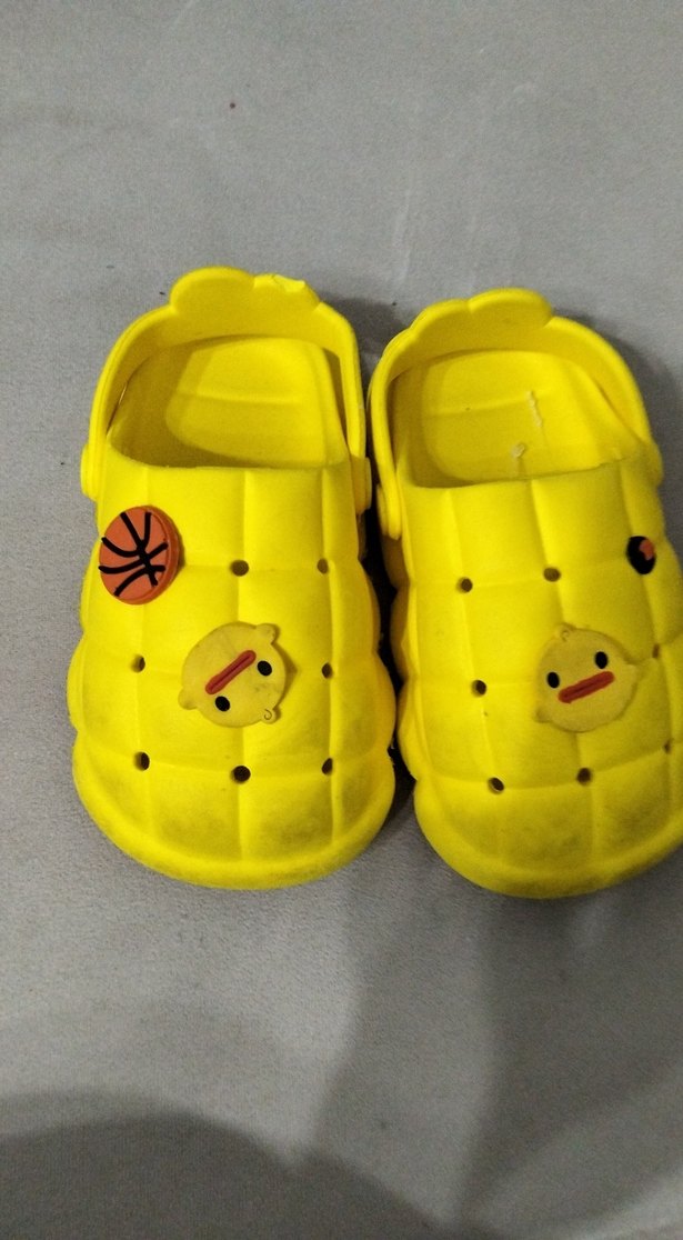 Sarı Düğmeli Kız Terlikleri - Görsel 2