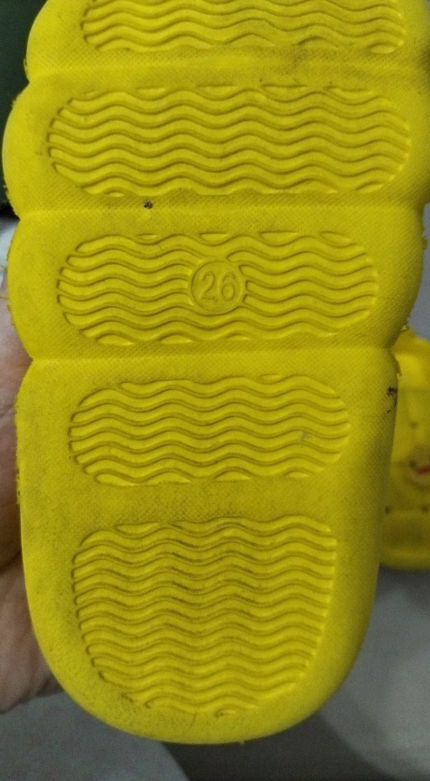 Sarı Düğmeli Kız Terlikleri - Görsel 3