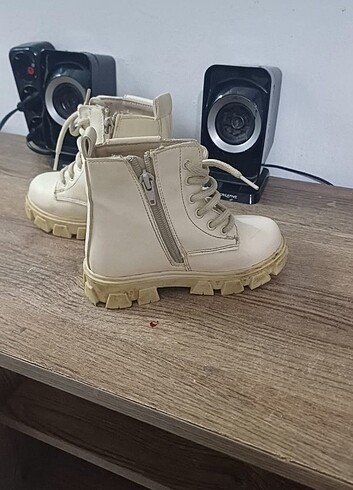 Bir kaç kez giyildi küçük geliyor 