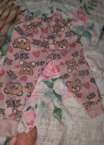24-36 Ay Beden bordo Renk Yaşları etikette yazıyor
