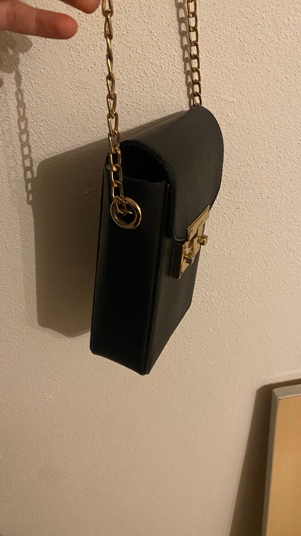 Zincir Detaylı Siyah Deri Çanta - Görsel 2