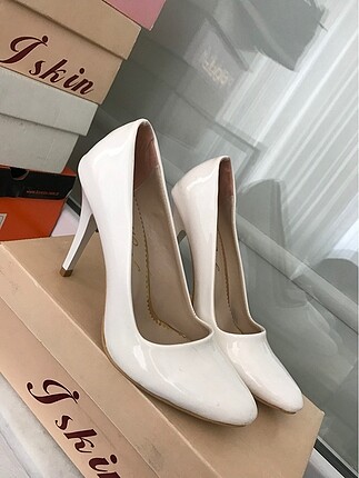 Krem renk stiletto