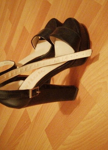 Siyah topuklu ayakkabı - Görsel 5