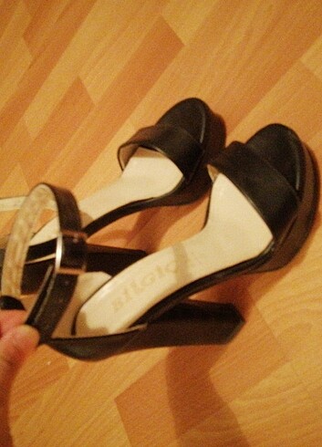 Siyah topuklu ayakkabı - Görsel 6