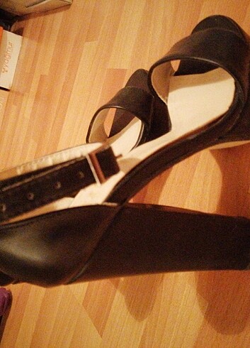 Siyah topuklu ayakkabı - Görsel 7