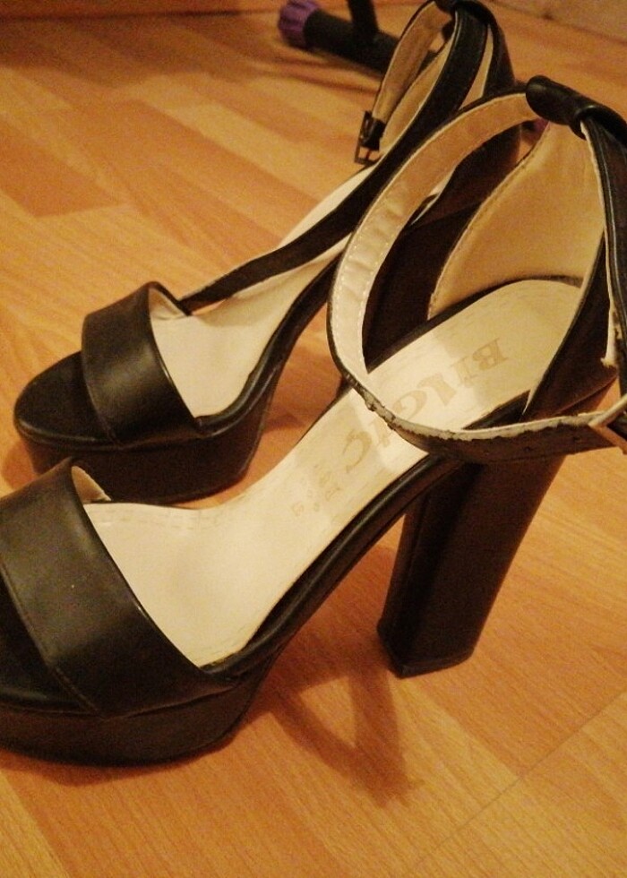 Siyah topuklu ayakkabı  - Görsel 2