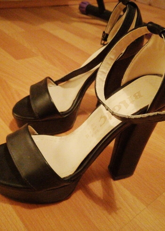 Siyah topuklu ayakkabı  - Görsel 4