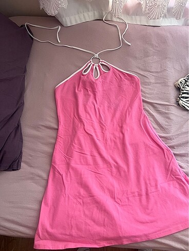Pembe elbisr