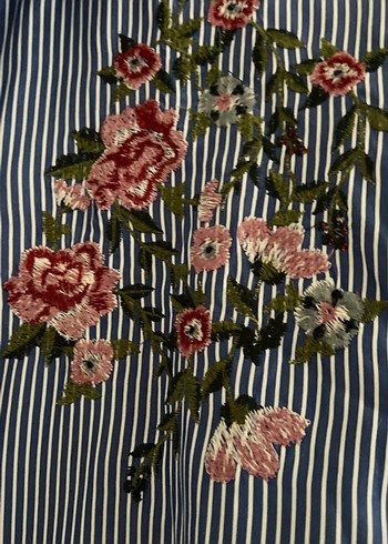 Nakışlı, Düğmeli Mavi Kadın Gömlek - Görsel 2