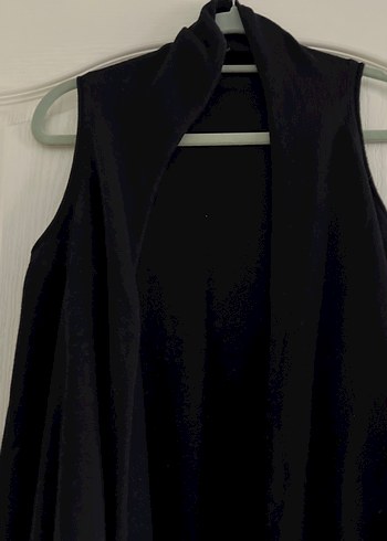 Püsküllü Siyah Kadın Yelek - Görsel 3