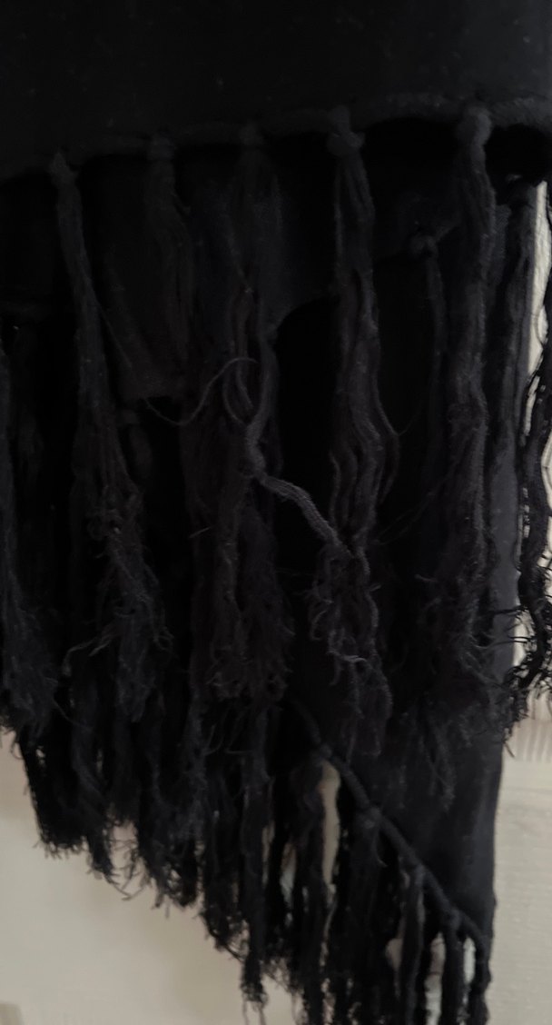 Püsküllü Siyah Kadın Yelek - Görsel 2