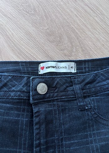 Düğmeli Kare Desenli Kadın Mini Kot Şort - Görsel 3