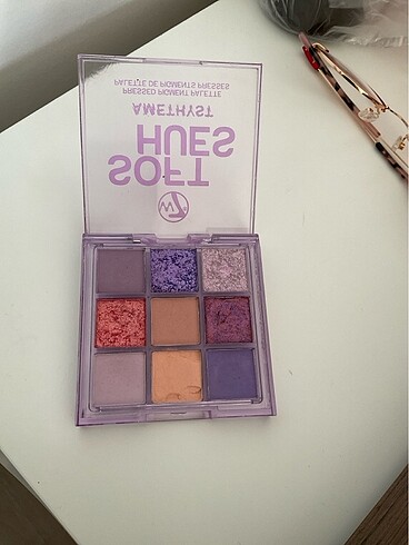 Huda Beauty W7 soft hues