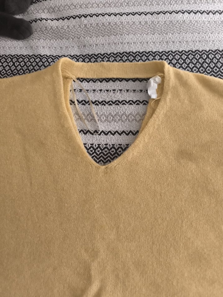 Sarı V Yaka Kısa Kollu Triko Kazak - Görsel 2