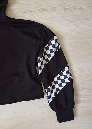 m Beden Siyah Kapüşonlu Kısa Sweatshirt