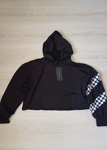 Siyah Kapüşonlu Kısa Sweatshirt