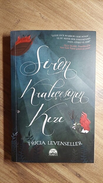 Beden Renk Korsan Kralın Kızı Siren Kraliçesinin Kızı Tricia Levenseller