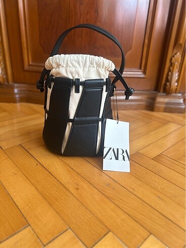 Zara Örgülü Bucket Çanta