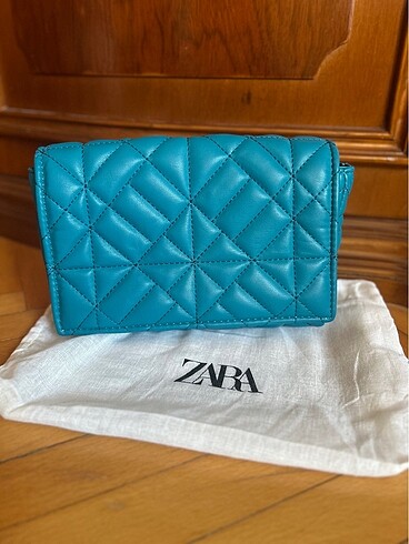 Zara Zara Kapitone Zincir Askılı Çanta