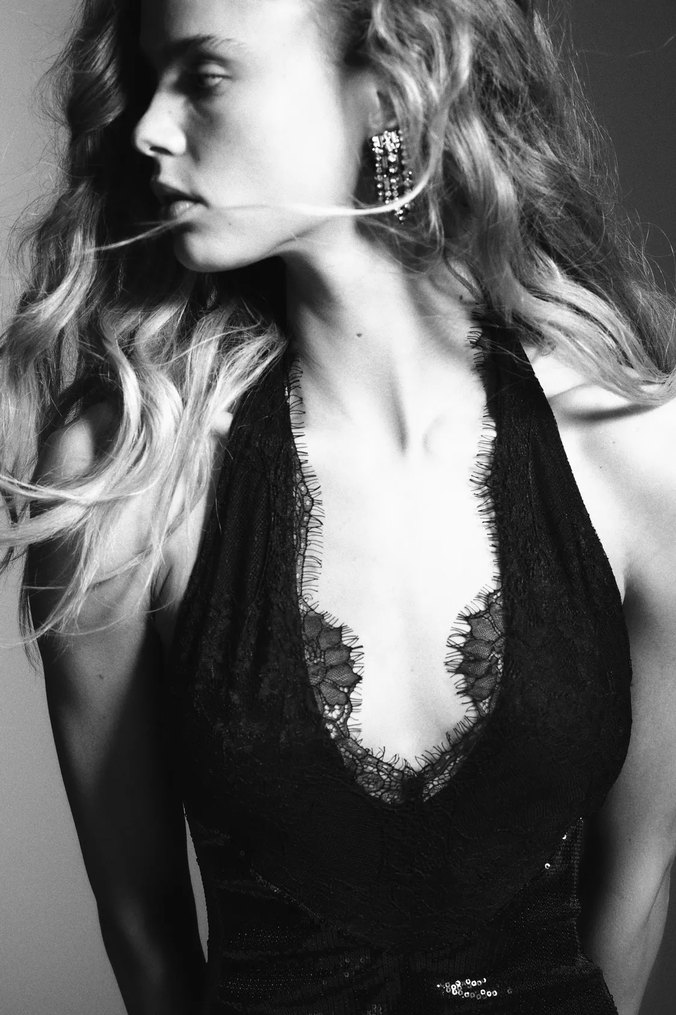 Siyah Dantel Detaylı Pullu Mini Elbise - Görsel 3