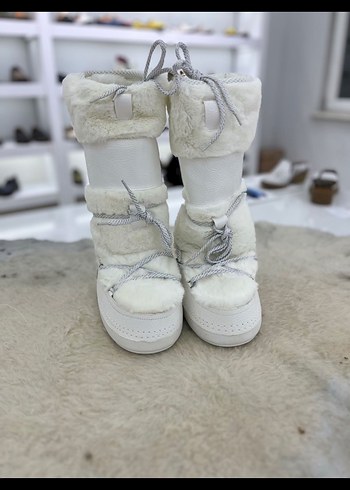 Beyaz Kürklü Kadın Dolgu Topuk Kar Botu - Görsel 2