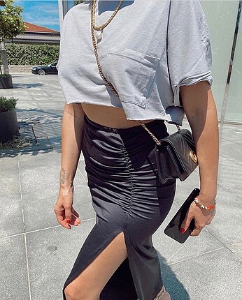 Drape yırtmaçlı etek