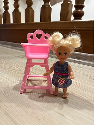 Mama sandalyeli minik barbie chelsea