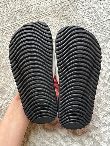31 Beden pembe Renk Kız çocuk orjinal Nike terlik