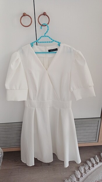 34 Beden beyaz Renk Beyaz kısa elbise 