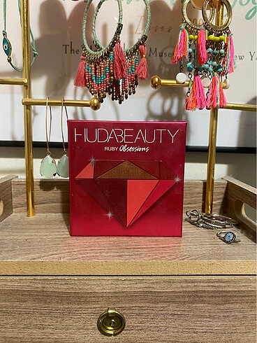 Huda Beauty Far Paleti Obsessions Ruby