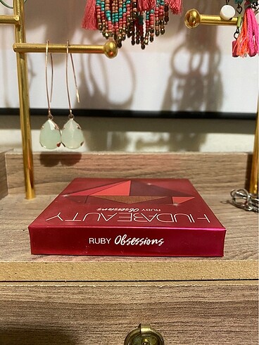  Beden Huda Beauty Far Paleti Obsessions Ruby