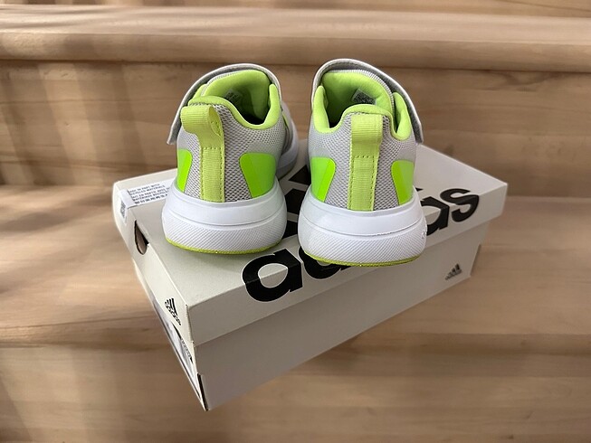 30 Beden Adidas çocuk spor ayakkabı