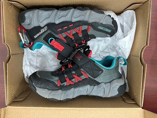 28 Beden Skechers adventure