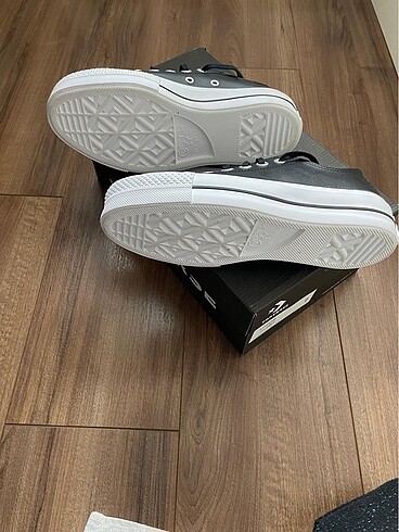 37 Beden Converse Kadın Ayakkabı. Orjinal Faturalı
