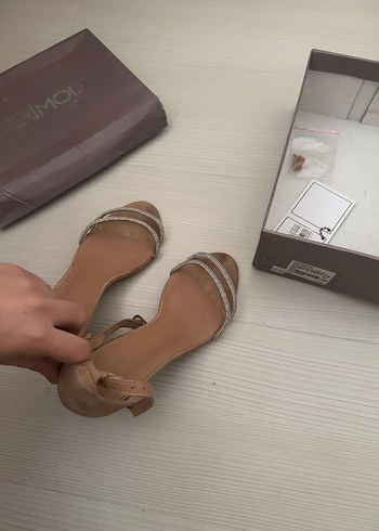 Derimod Bej Süet Stiletto Topuklu Kadın Ayakkabı