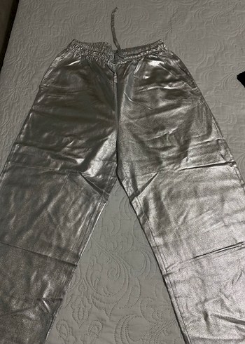 Gri Metalik Eşofman Altı ve Payetli Üst - Görsel 2