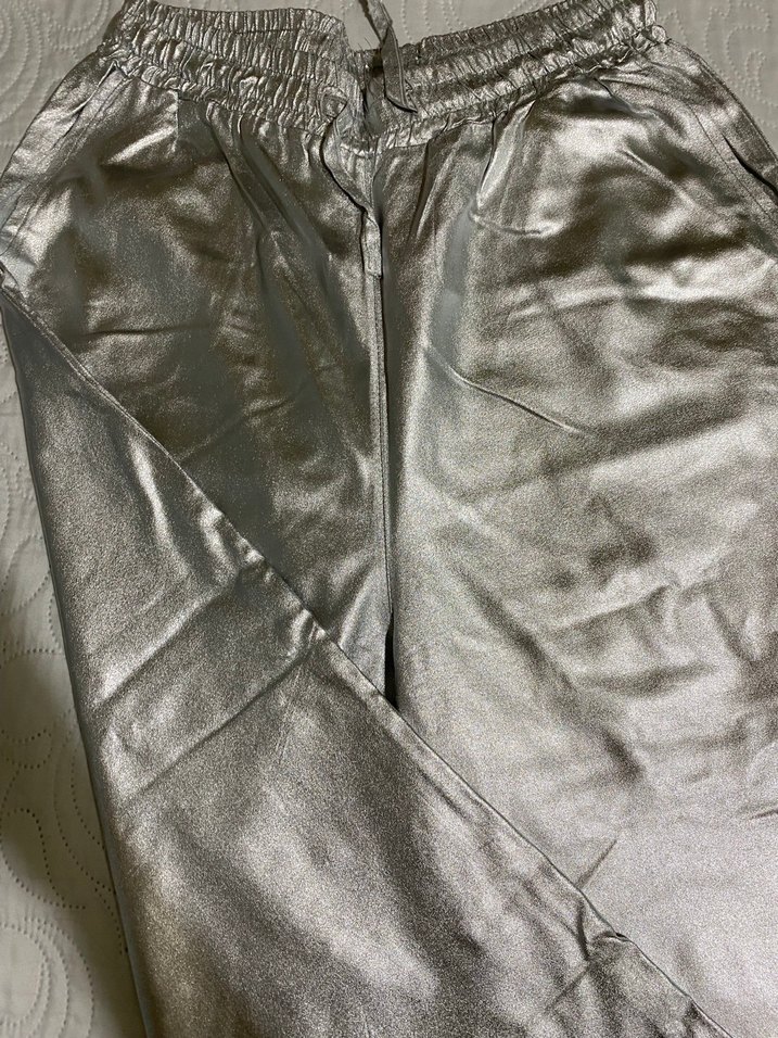 Gri Metalik Eşofman Altı ve Payetli Üst - Görsel 3