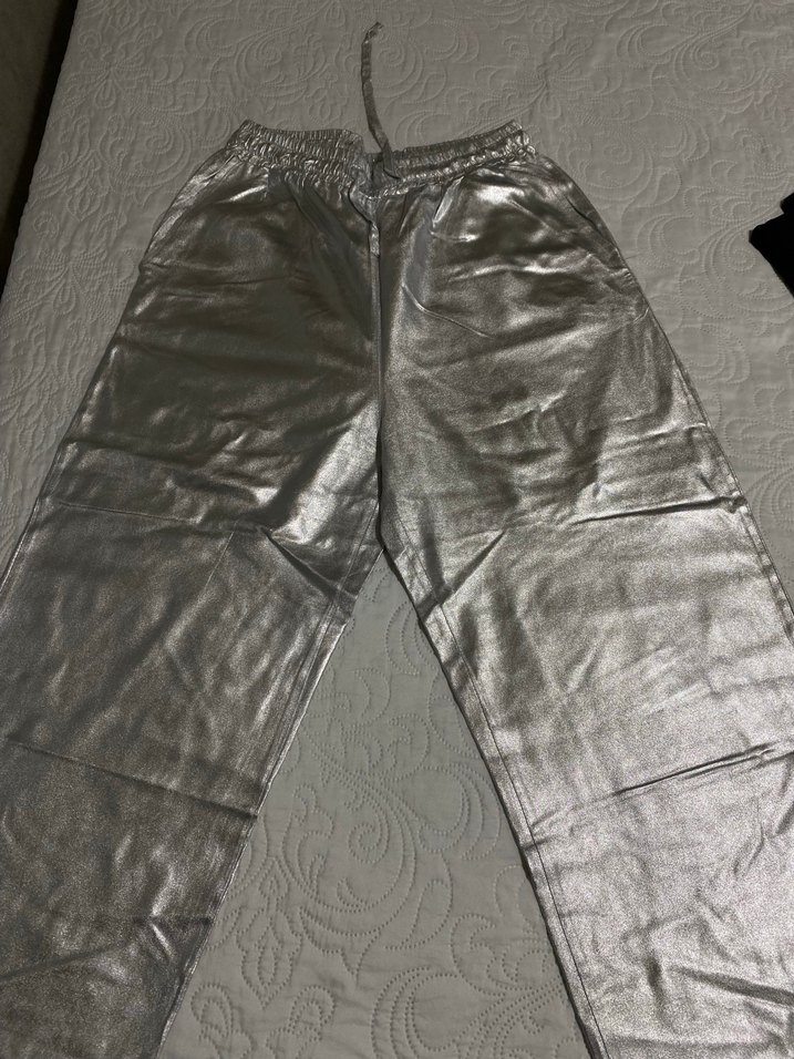 Gri Metalik Eşofman Altı ve Payetli Üst - Görsel 2