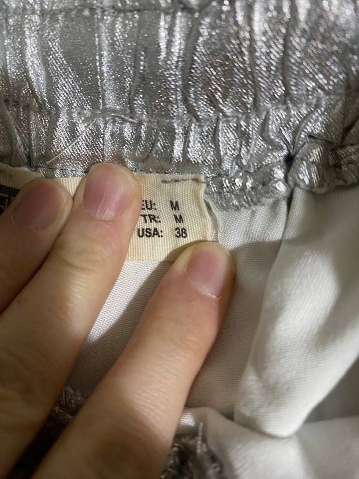 Gri Metalik Eşofman Altı ve Payetli Üst - Görsel 4