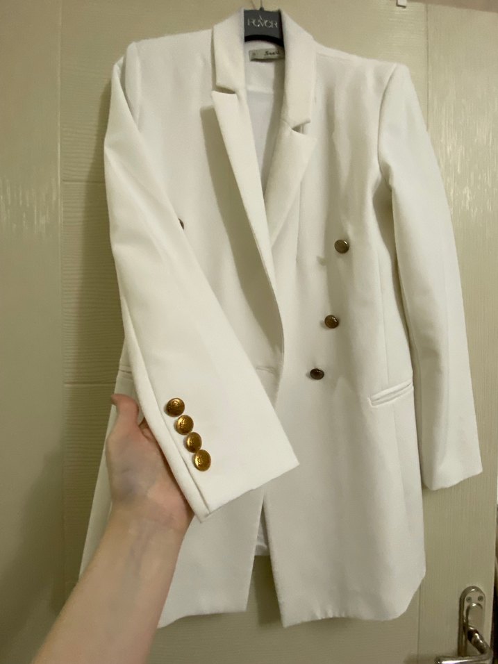 Seçil Düğmeli Beyaz Kadın Uzun Ceket - Görsel 3