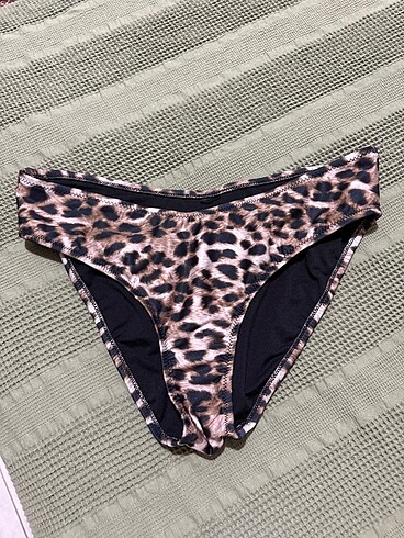 Trendyol & Milla Leopar desenli bikini takımı