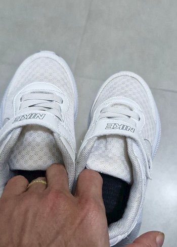 27 Beden beyaz Renk Nike Çocuk Beyaz Sneaker Velcro