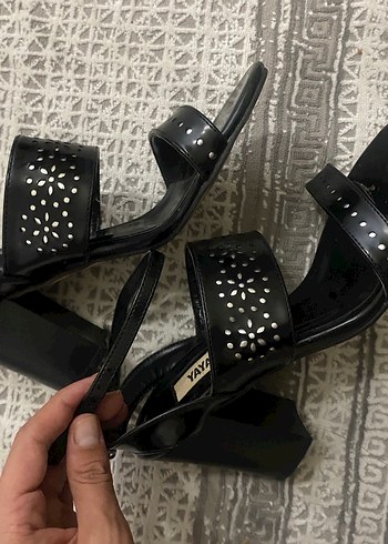 Hotiç Siyah Tokalı Stiletto Topuklu Kadın Ayakkabı