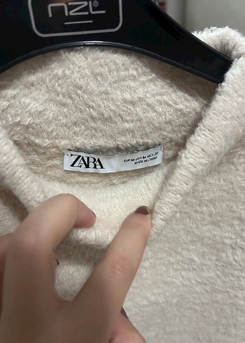 Zara Beyaz Yünlü Kadın Kolsuz Örgü Süveter