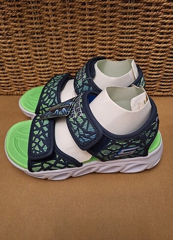 29 Beden yeşil Renk Skechers Işıklı Sandalet 29 no